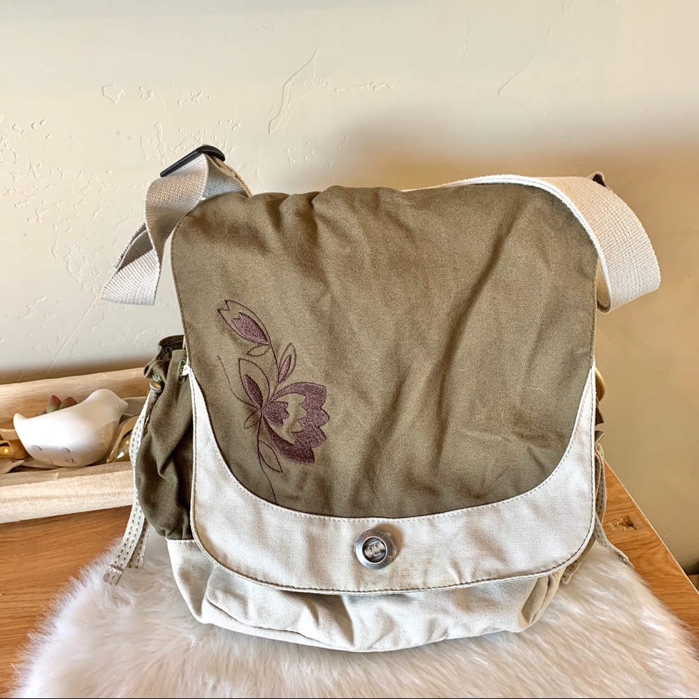 Columbia messenger crossbody bag